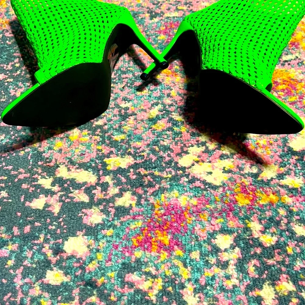 New Cape Robbin NEON GREEN BOOT WOVEN PATTERN HEELS - Picture 15 of 17